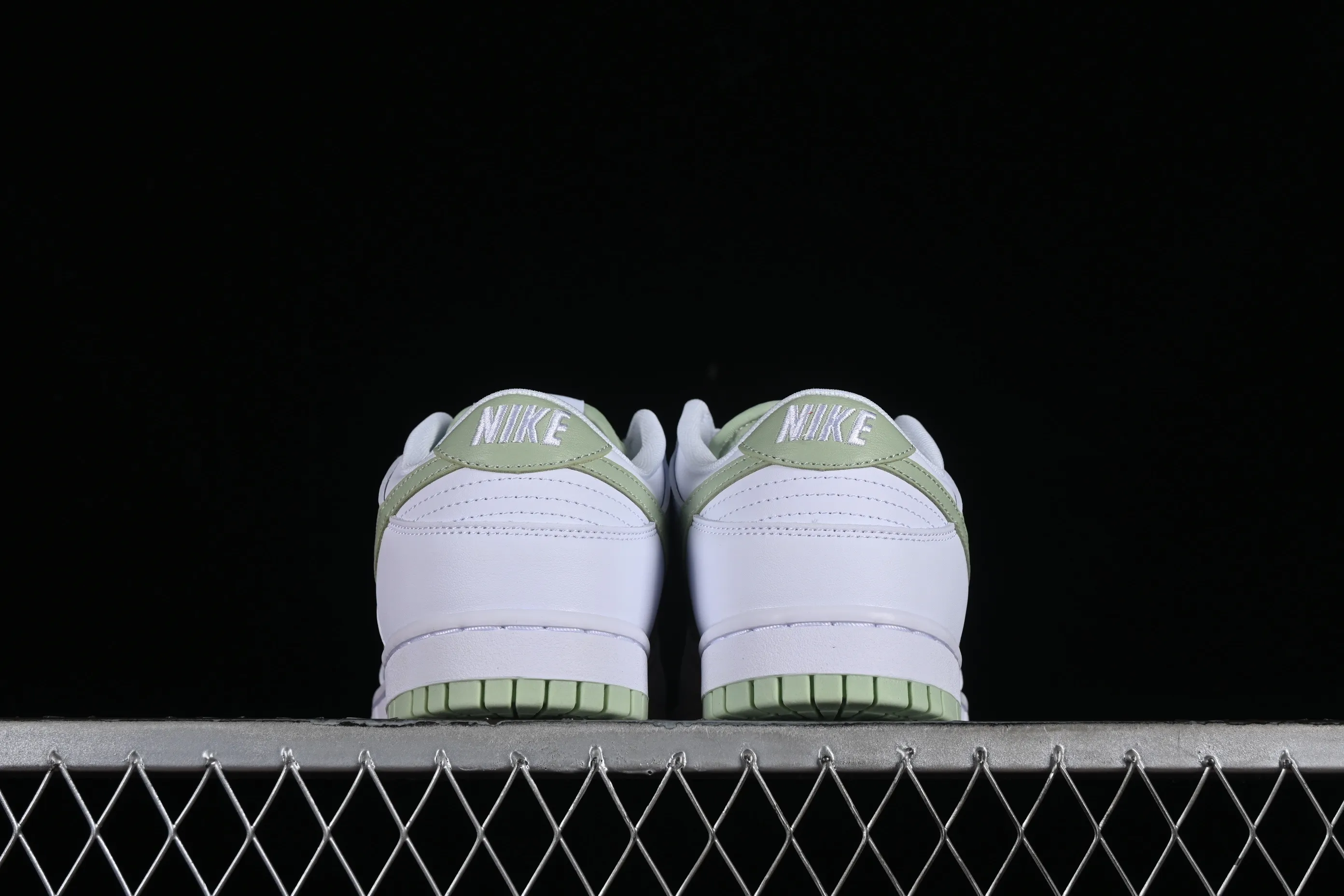 All Categories Nk SB Dunk Series Nk SB Dunk Low Low-top sneakers Nk SB Dunk Low Mint white and green color Low-top casual sports skateboard shoes DV0831-105